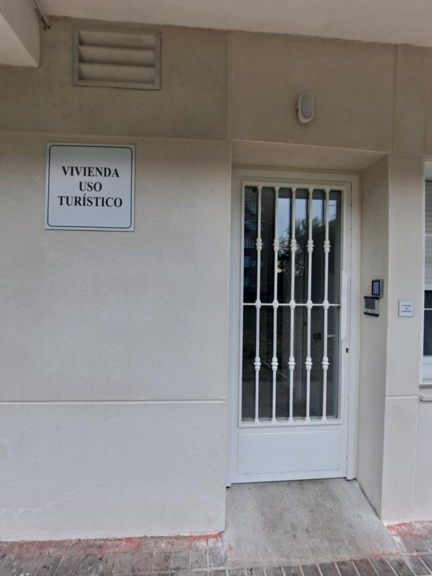 Apartamentos Tanez Santurce A マドリード エクステリア 写真