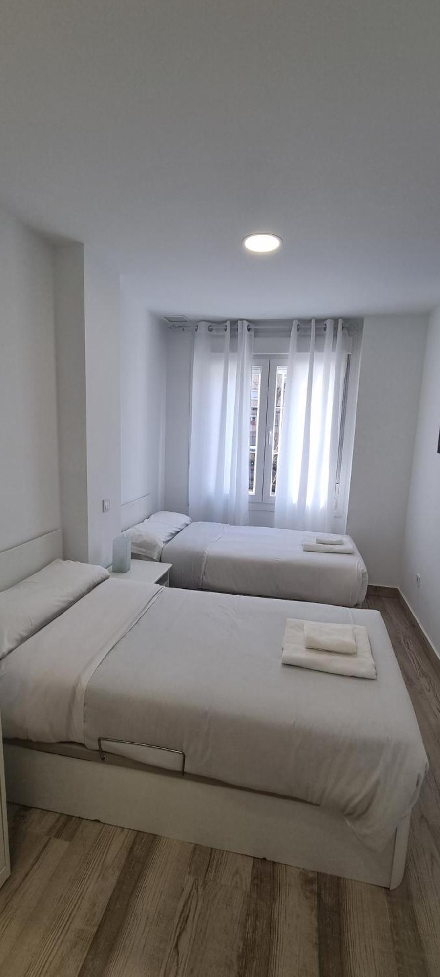 Apartamentos Tanez Santurce A マドリード エクステリア 写真